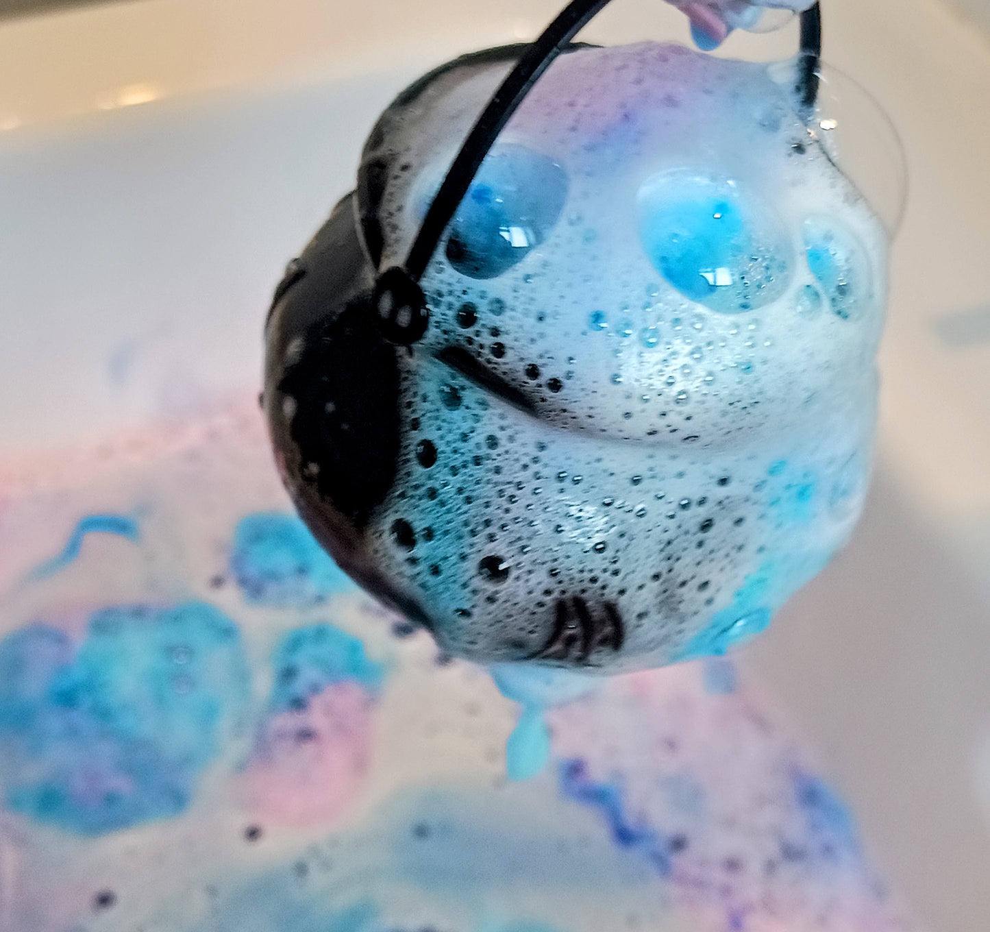 Halloween bath bomb cauldron