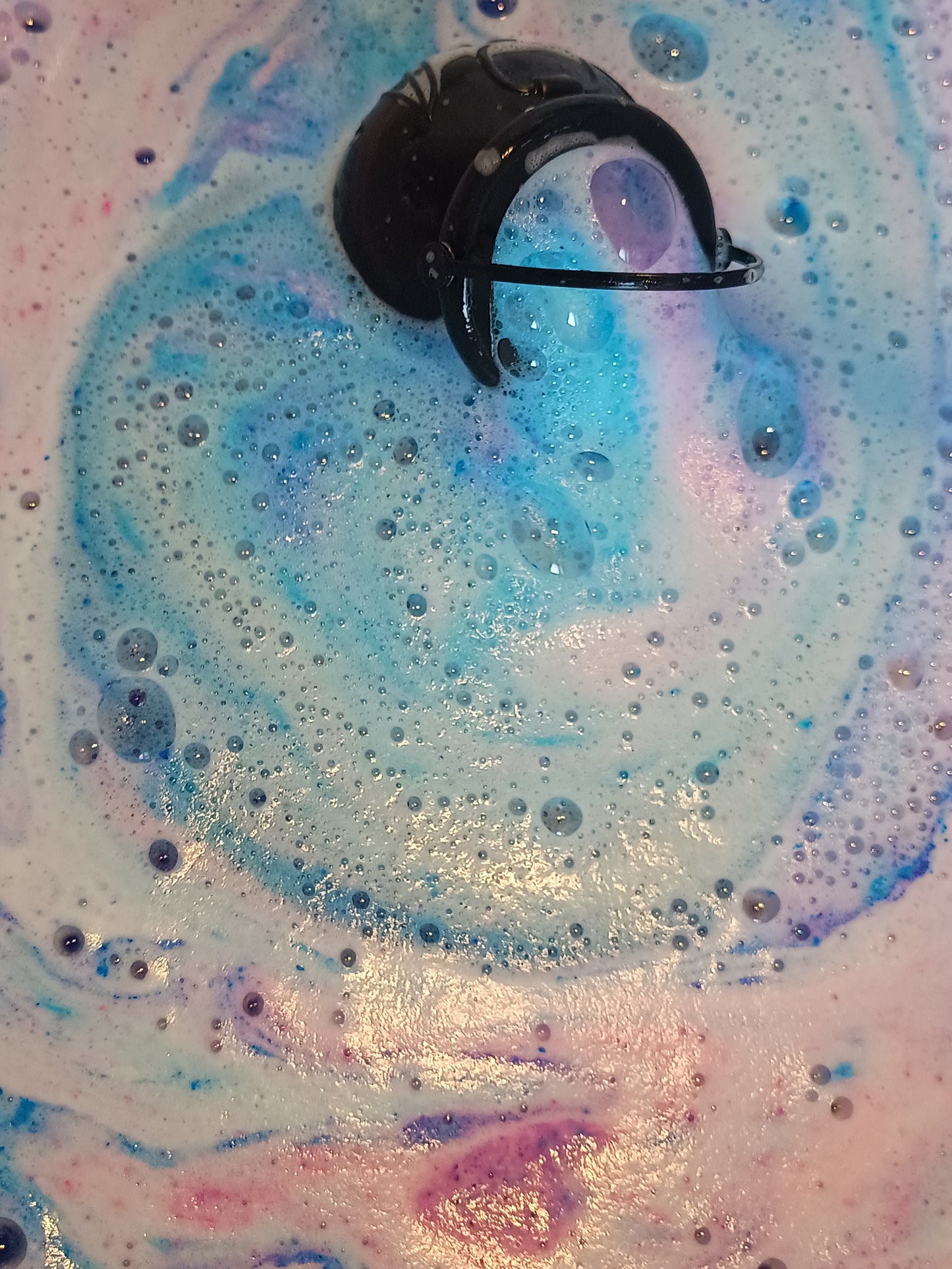 Halloween bath bomb cauldron