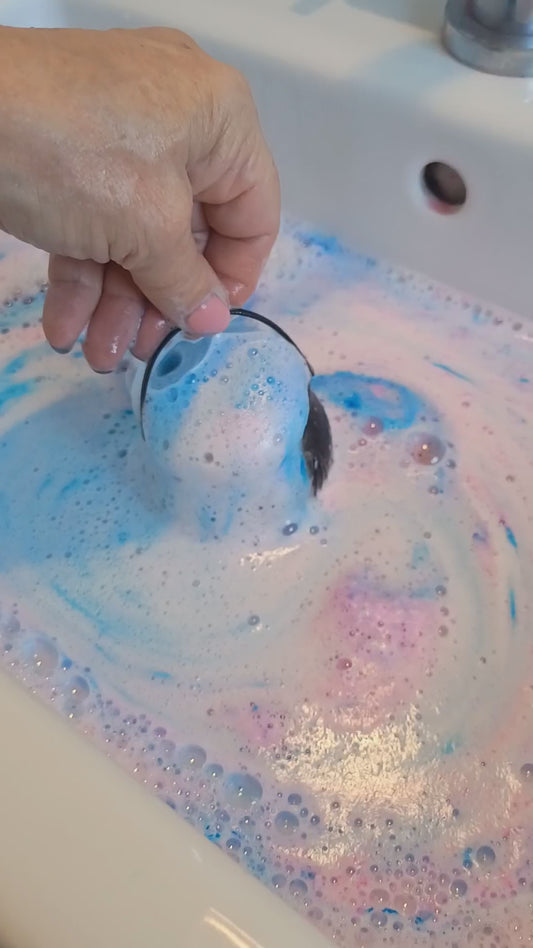 Halloween bath bomb cauldron
